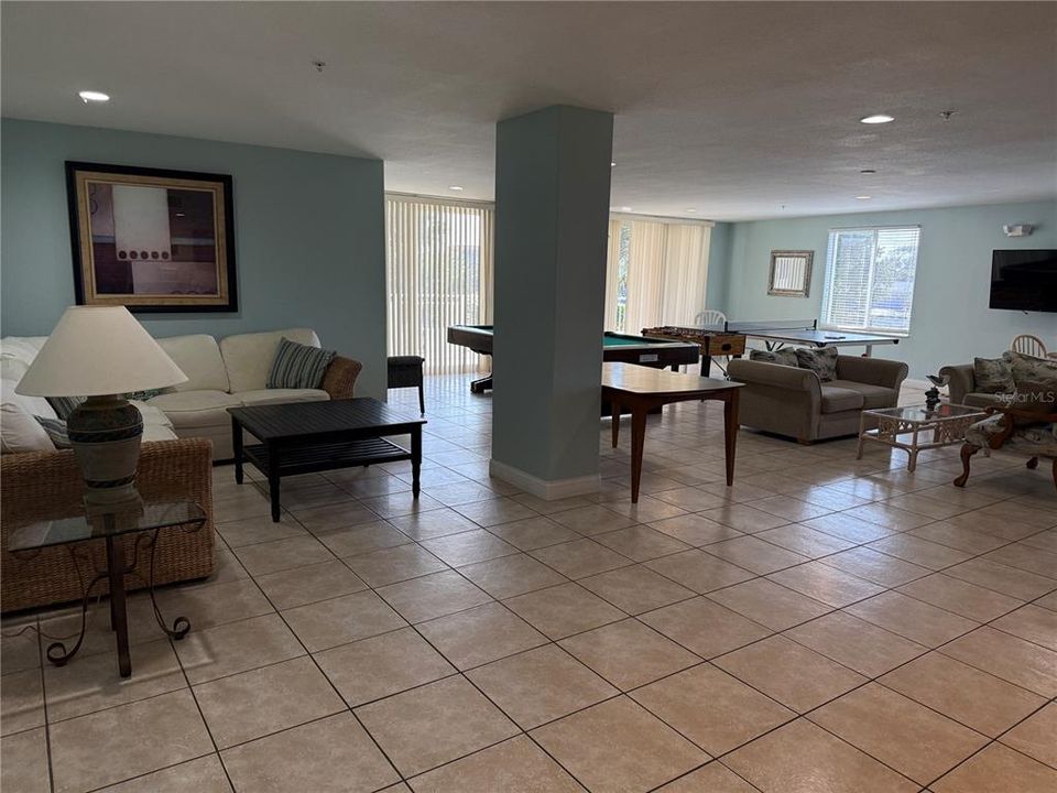 En Venta: $699,500 (3 camas, 3 baños, 1990 Pies cuadrados)