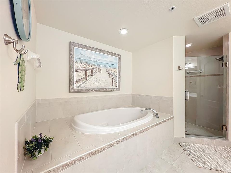 En Venta: $699,500 (3 camas, 3 baños, 1990 Pies cuadrados)