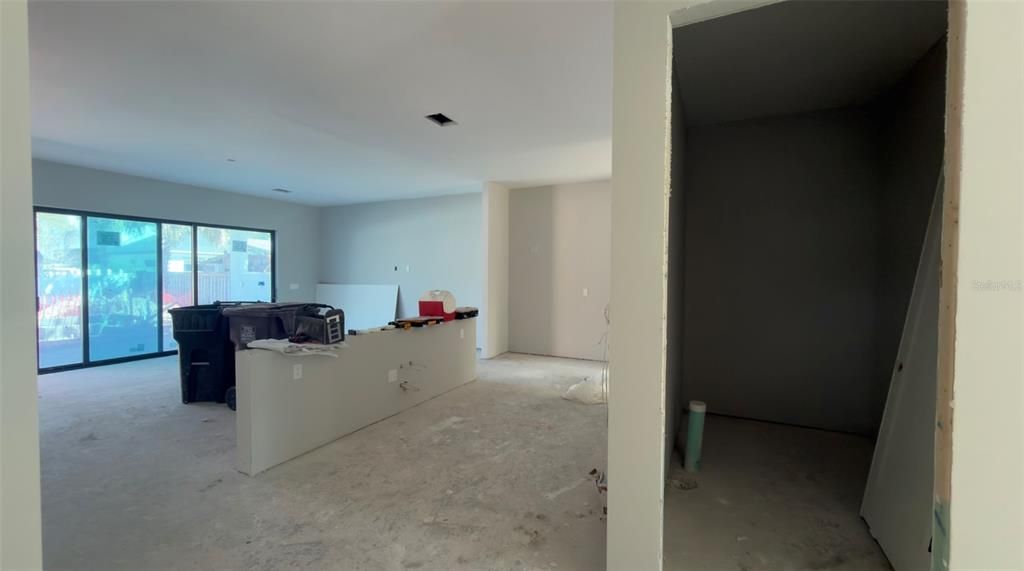 Activo con contrato: $1,980,000 (5 camas, 4 baños, 3584 Pies cuadrados)