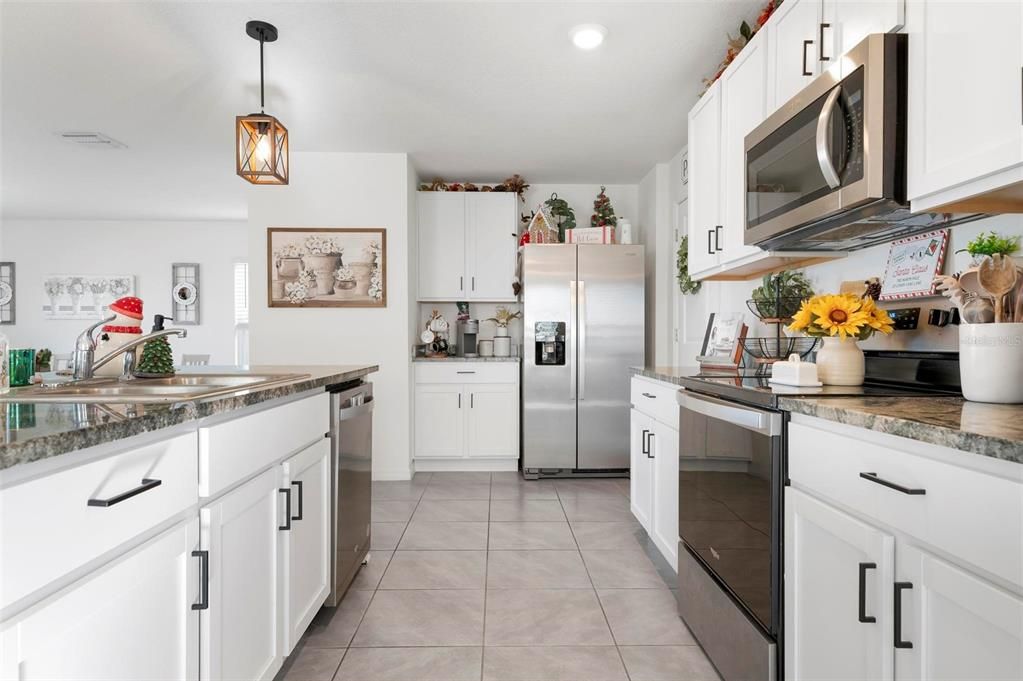 For Sale: $399,900 (4 beds, 2 baths, 2308 Square Feet)