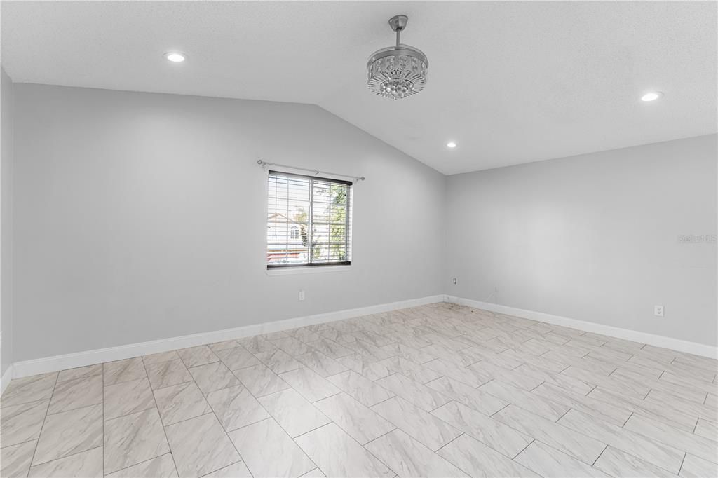 For Sale: $600,000 (5 beds, 3 baths, 2812 Square Feet)