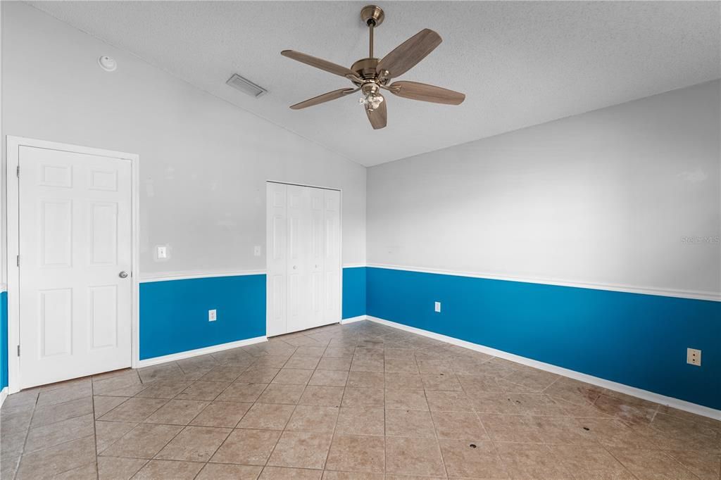 For Sale: $600,000 (5 beds, 3 baths, 2812 Square Feet)