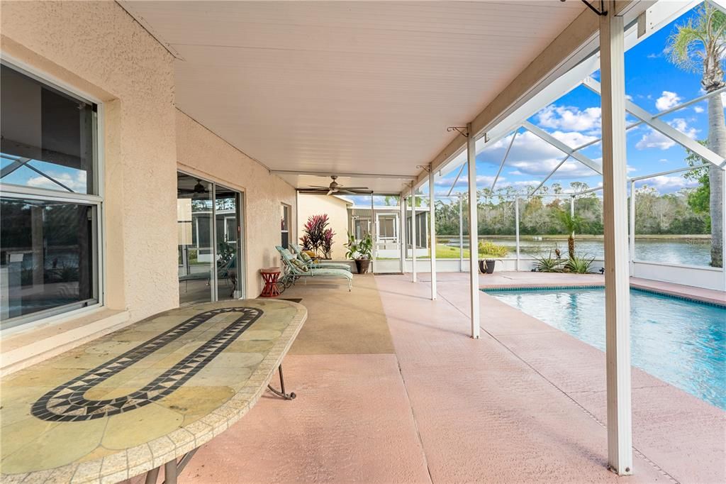 For Sale: $600,000 (5 beds, 3 baths, 2812 Square Feet)