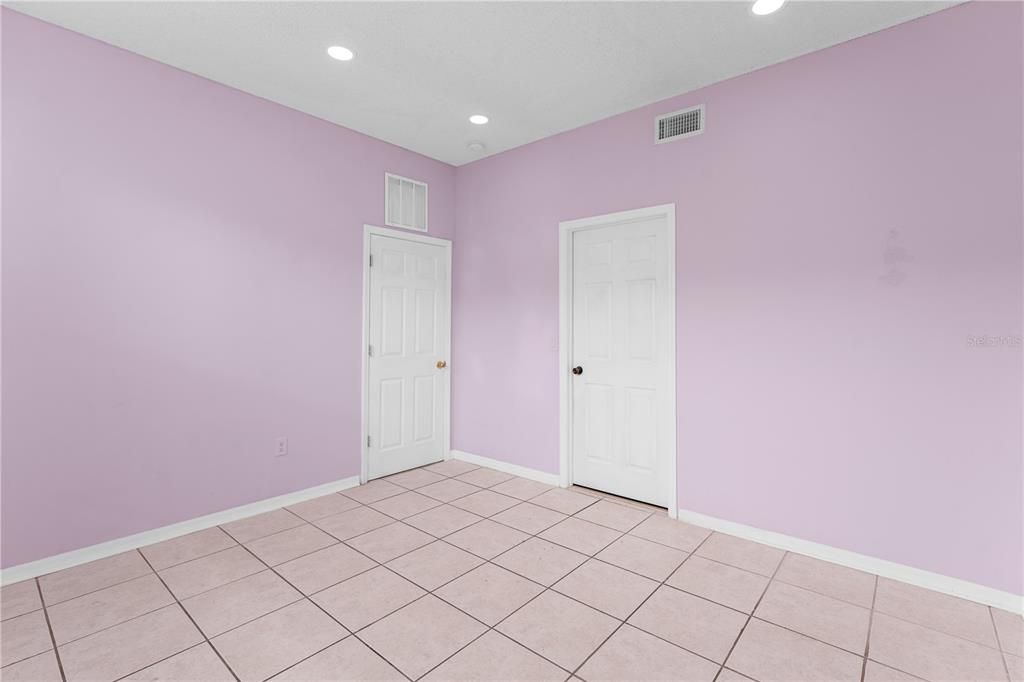 For Sale: $600,000 (5 beds, 3 baths, 2812 Square Feet)