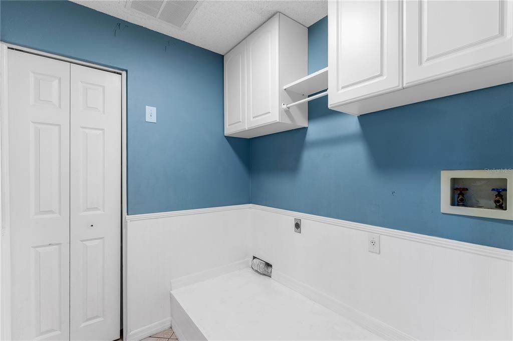 For Sale: $600,000 (5 beds, 3 baths, 2812 Square Feet)