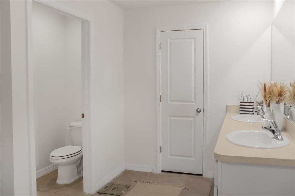 En Venta: $380,000 (4 camas, 2 baños, 2328 Pies cuadrados)