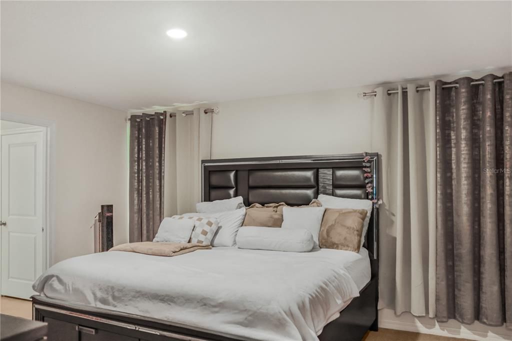 En Venta: $380,000 (4 camas, 2 baños, 2328 Pies cuadrados)