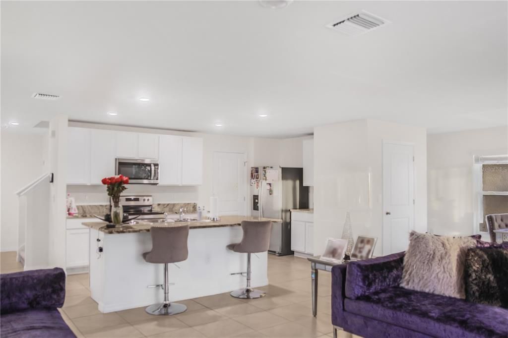 En Venta: $380,000 (4 camas, 2 baños, 2328 Pies cuadrados)