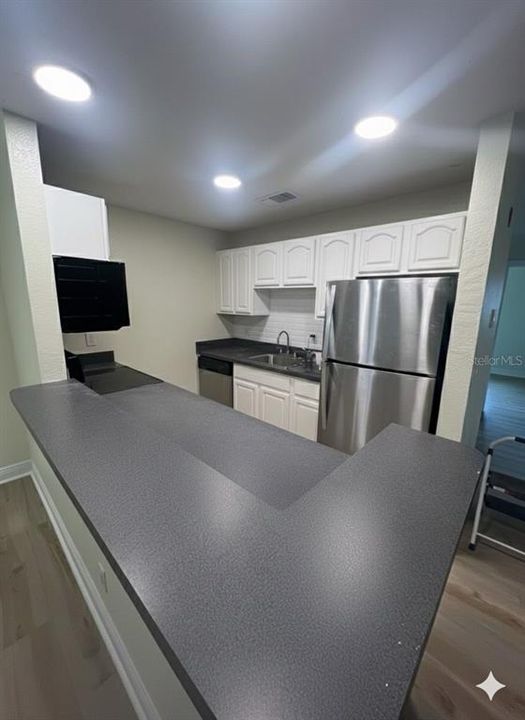 For Sale: $120,000 (2 beds, 1 baths, 841 Square Feet)