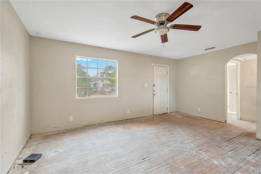 En Venta: $255,000 (3 camas, 2 baños, 1131 Pies cuadrados)