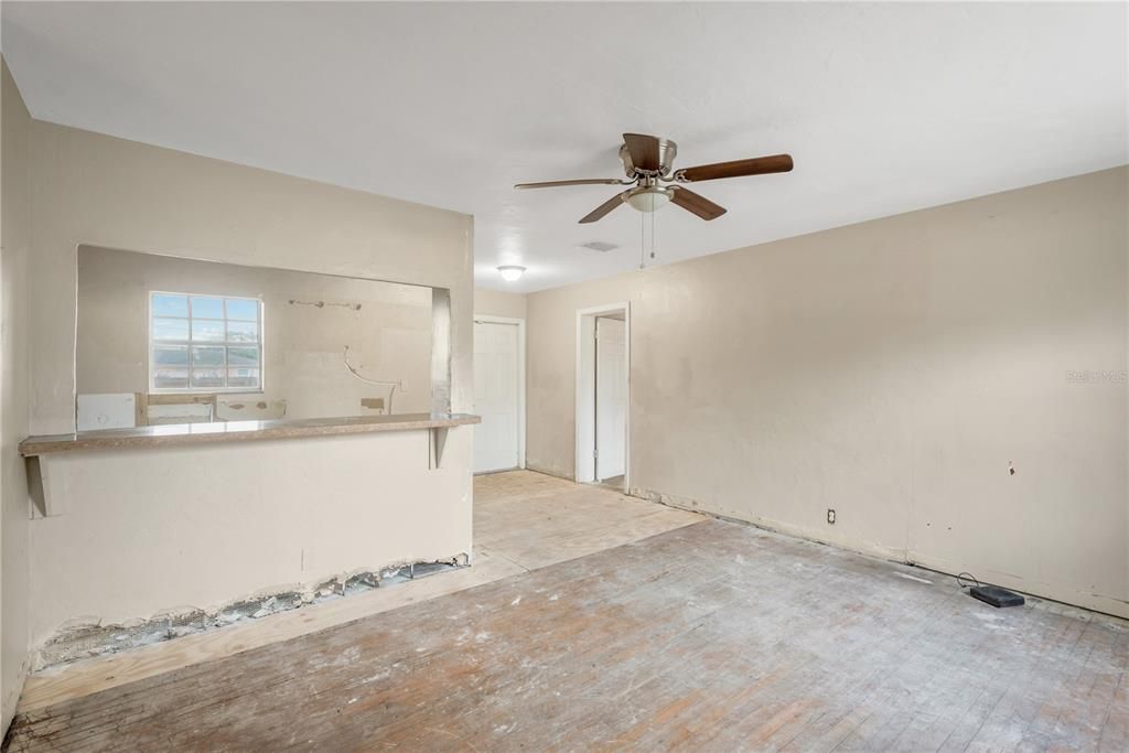 En Venta: $255,000 (3 camas, 2 baños, 1131 Pies cuadrados)