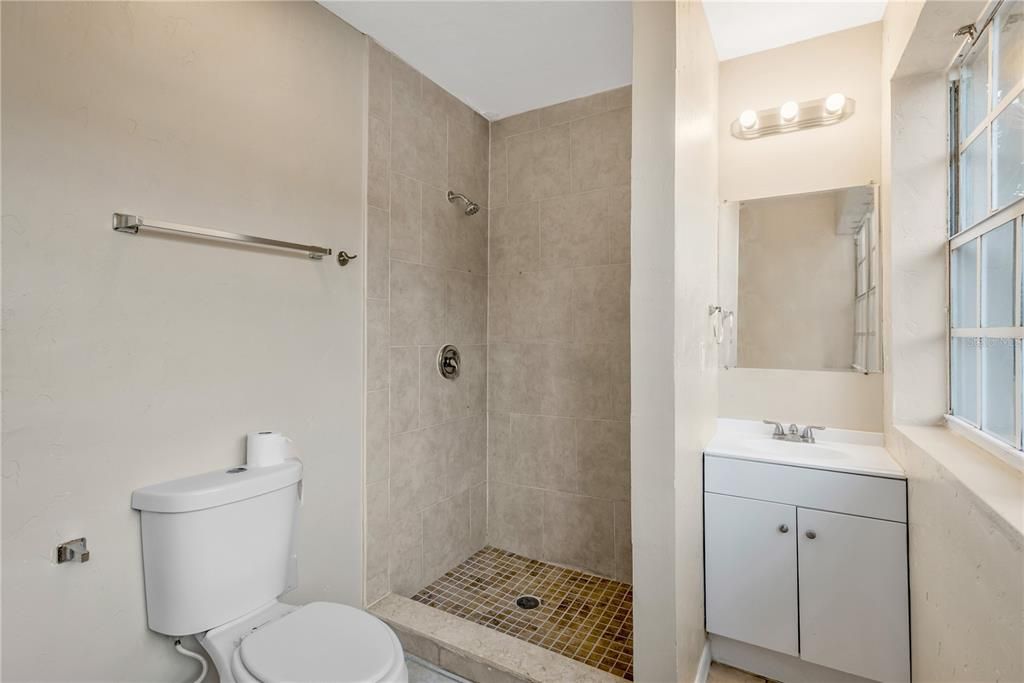 En Venta: $255,000 (3 camas, 2 baños, 1131 Pies cuadrados)