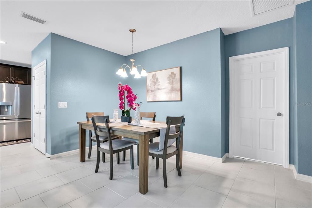 На продажу: $404,999 (4 спален, 2 ванн, 1876 Квадратных фут)