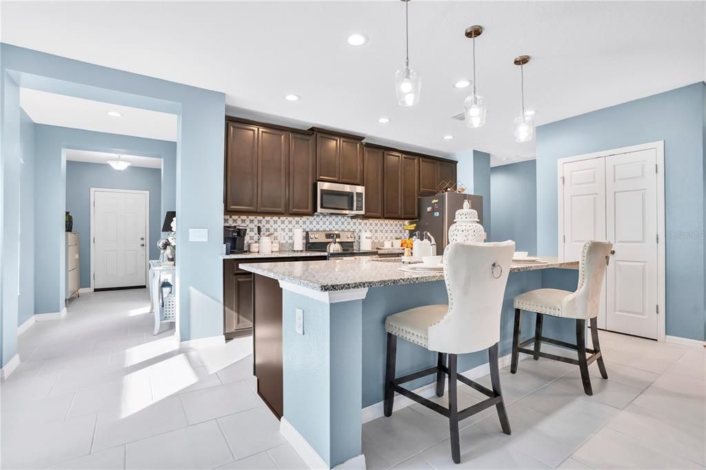 На продажу: $404,999 (4 спален, 2 ванн, 1876 Квадратных фут)