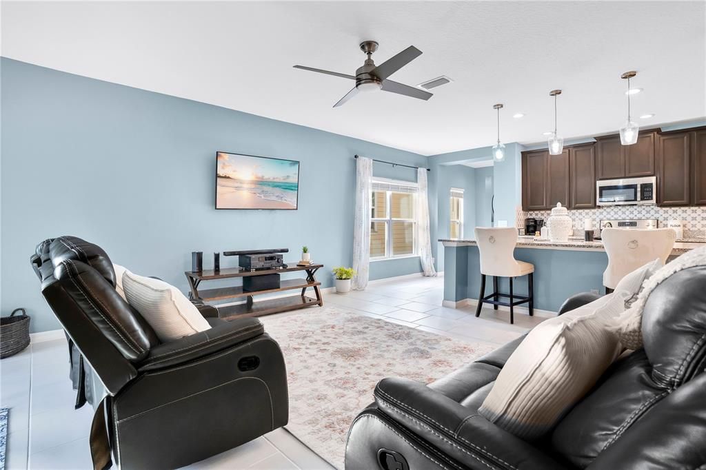 На продажу: $404,999 (4 спален, 2 ванн, 1876 Квадратных фут)