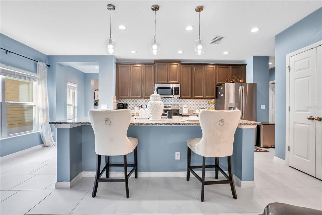 На продажу: $404,999 (4 спален, 2 ванн, 1876 Квадратных фут)