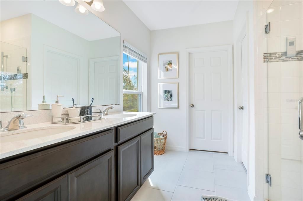 На продажу: $404,999 (4 спален, 2 ванн, 1876 Квадратных фут)