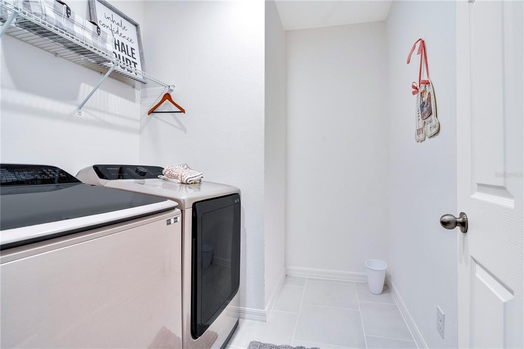 На продажу: $404,999 (4 спален, 2 ванн, 1876 Квадратных фут)