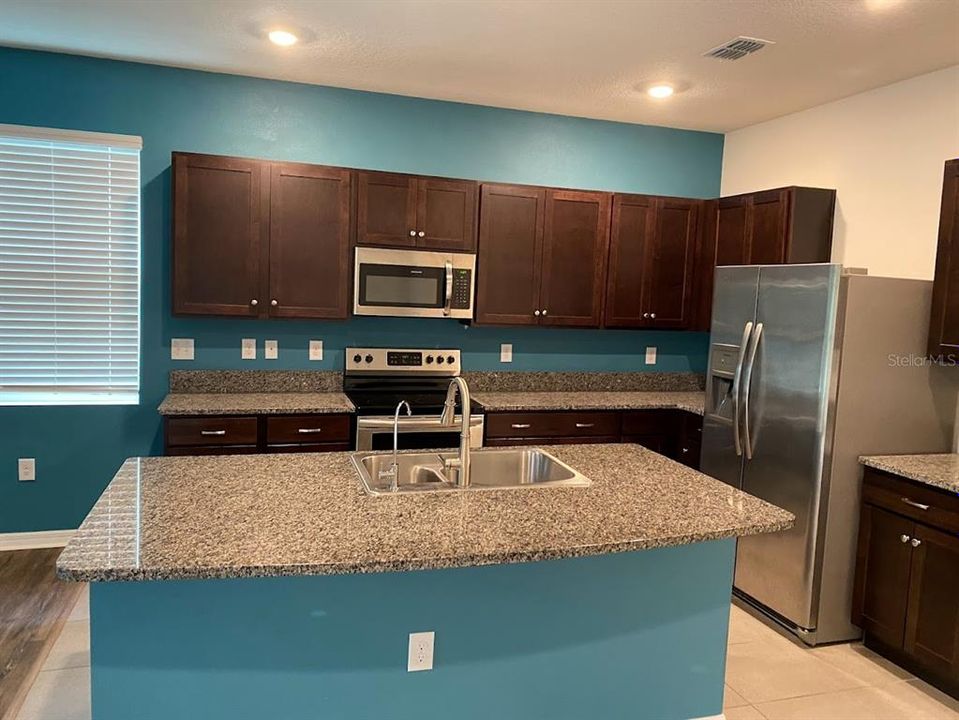 出租: $2,300 (3 贝兹, 2 浴室, 1758 平方英尺)