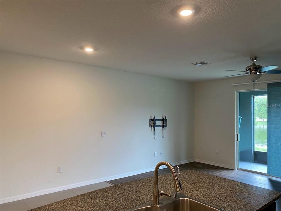 出租: $2,300 (3 贝兹, 2 浴室, 1758 平方英尺)