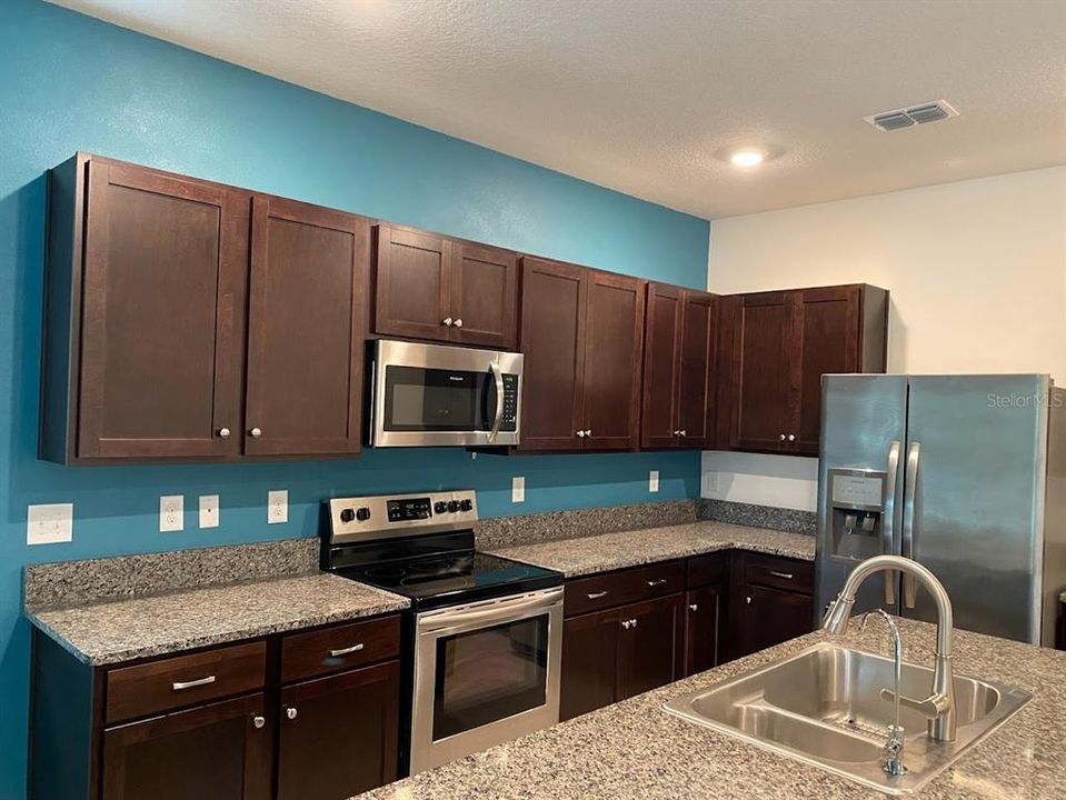 出租: $2,300 (3 贝兹, 2 浴室, 1758 平方英尺)