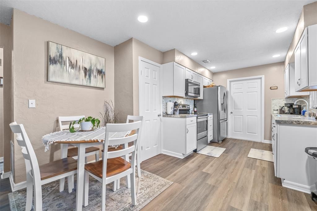 待售: $225,000 (2 贝兹, 2 浴室, 1222 平方英尺)