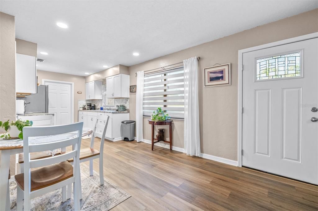 待售: $225,000 (2 贝兹, 2 浴室, 1222 平方英尺)