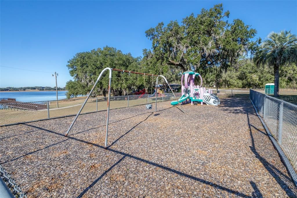 待售: $225,000 (2 贝兹, 2 浴室, 1222 平方英尺)