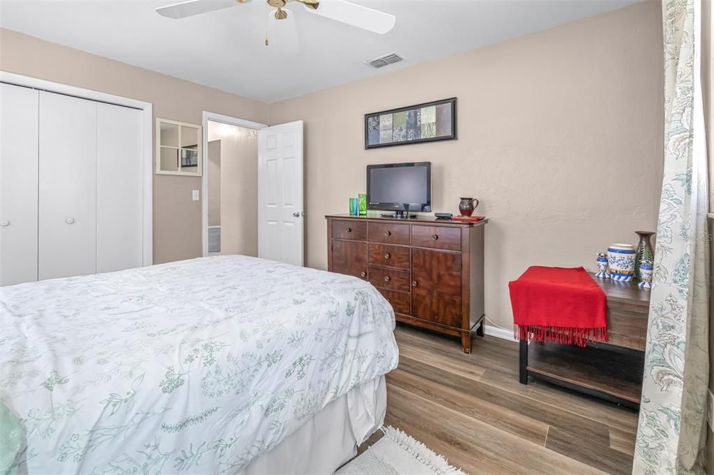 待售: $225,000 (2 贝兹, 2 浴室, 1222 平方英尺)