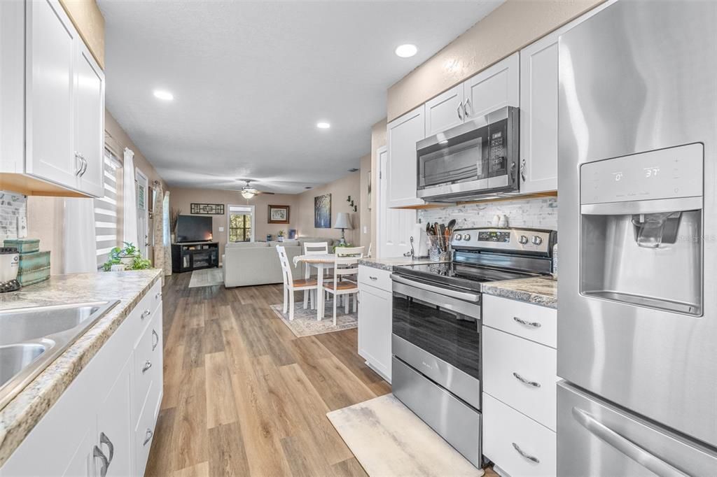 待售: $225,000 (2 贝兹, 2 浴室, 1222 平方英尺)