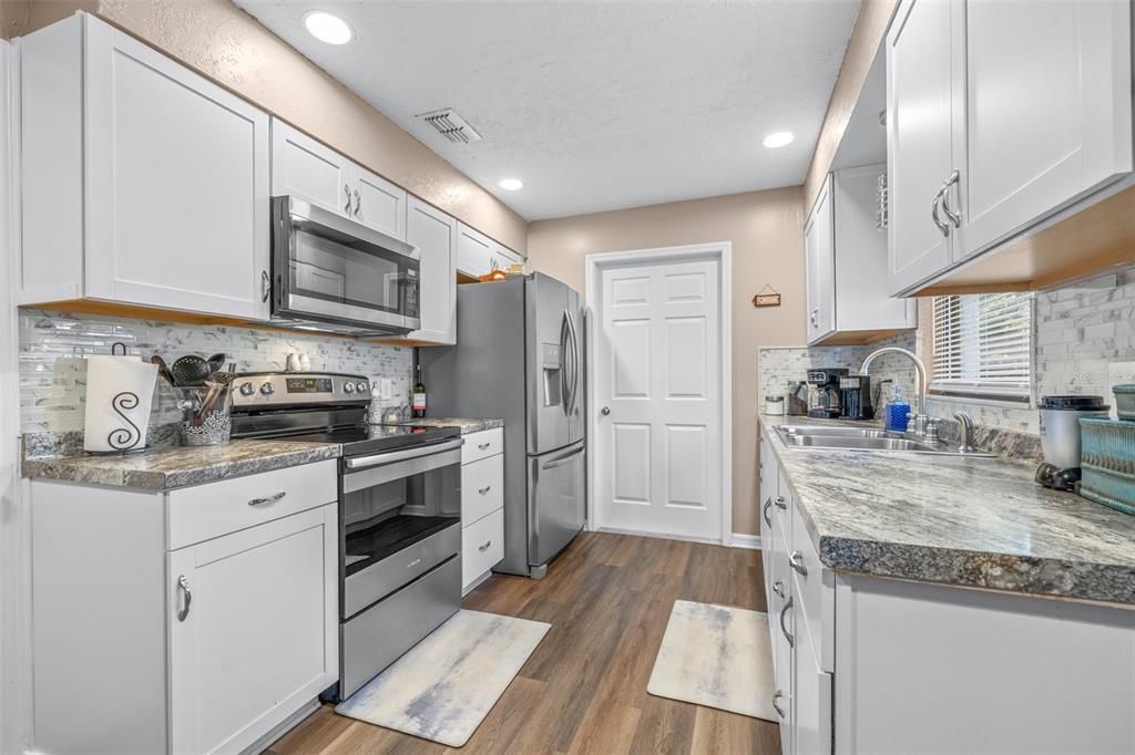 待售: $225,000 (2 贝兹, 2 浴室, 1222 平方英尺)