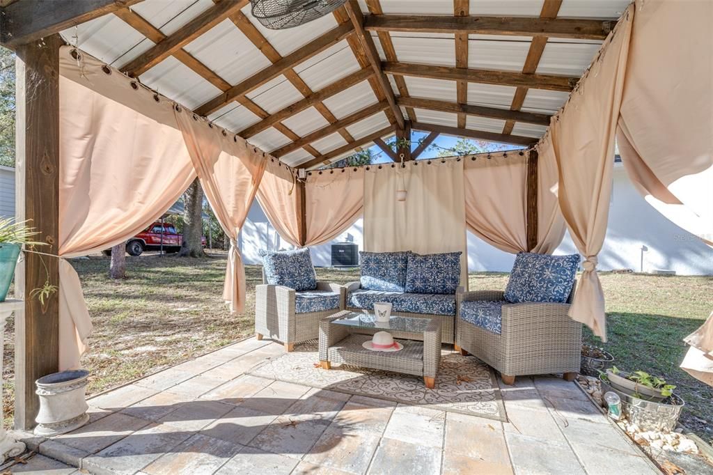 待售: $225,000 (2 贝兹, 2 浴室, 1222 平方英尺)