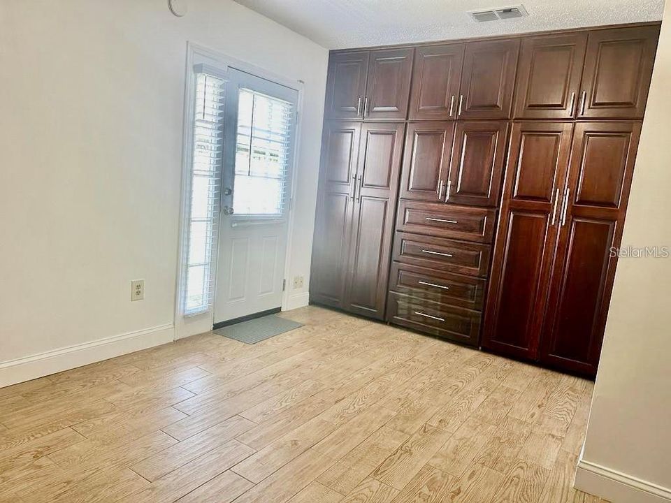 出租: $899 (1 贝兹, 1 浴室, 164 平方英尺)