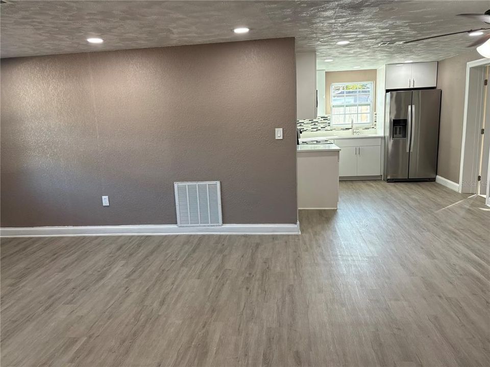 For Sale: $275,000 (4 beds, 2 baths, 1182 Square Feet)