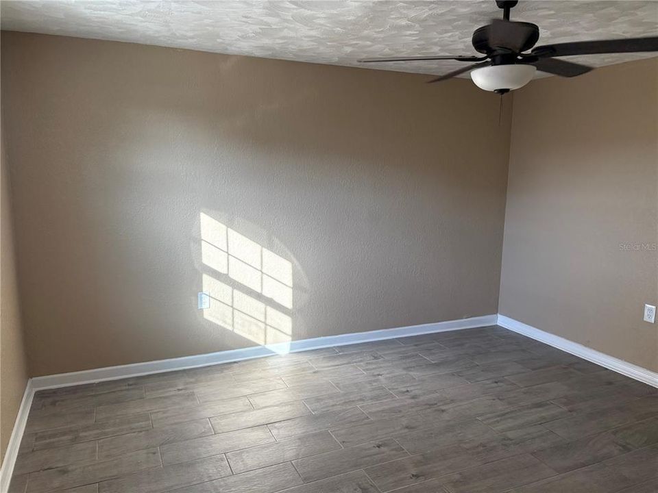 For Sale: $275,000 (4 beds, 2 baths, 1182 Square Feet)
