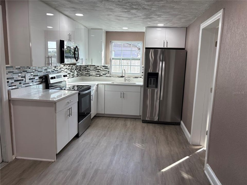 For Sale: $275,000 (4 beds, 2 baths, 1182 Square Feet)