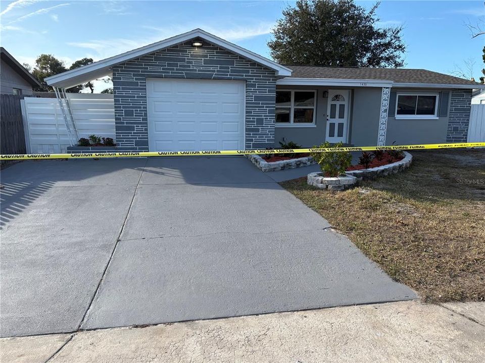 For Sale: $275,000 (4 beds, 2 baths, 1182 Square Feet)