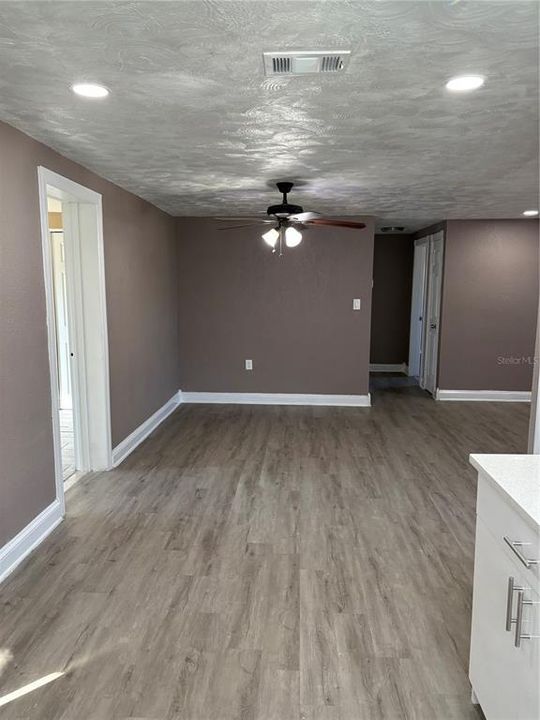 For Sale: $275,000 (4 beds, 2 baths, 1182 Square Feet)