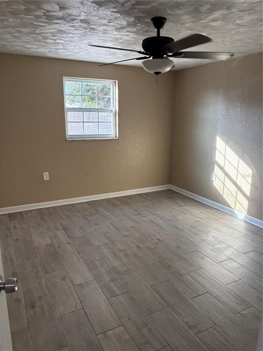 For Sale: $275,000 (4 beds, 2 baths, 1182 Square Feet)