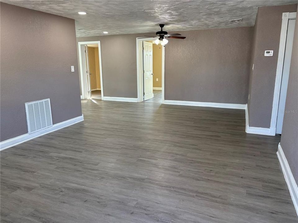 For Sale: $275,000 (4 beds, 2 baths, 1182 Square Feet)