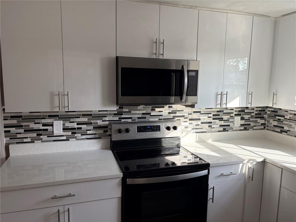 For Sale: $275,000 (4 beds, 2 baths, 1182 Square Feet)