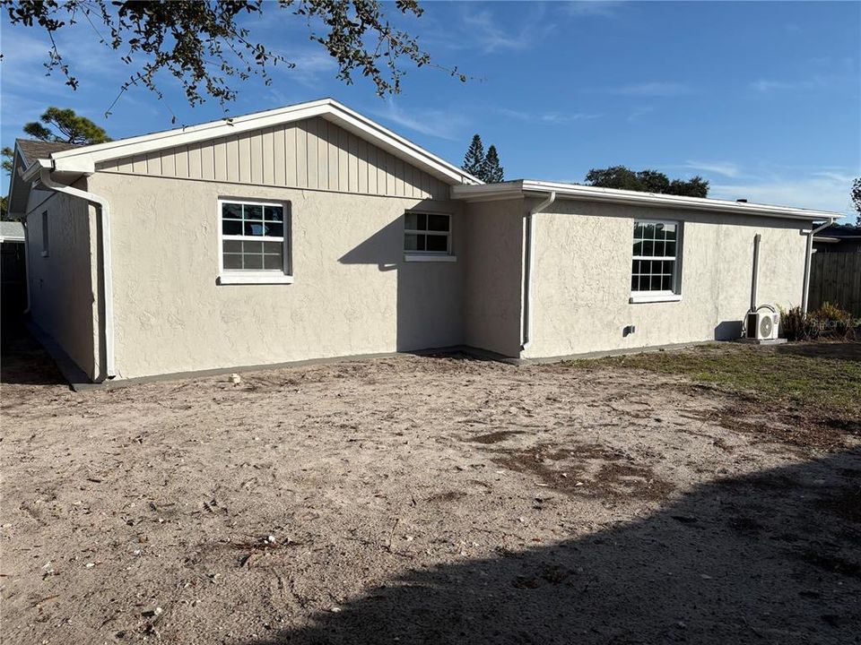 For Sale: $275,000 (4 beds, 2 baths, 1182 Square Feet)