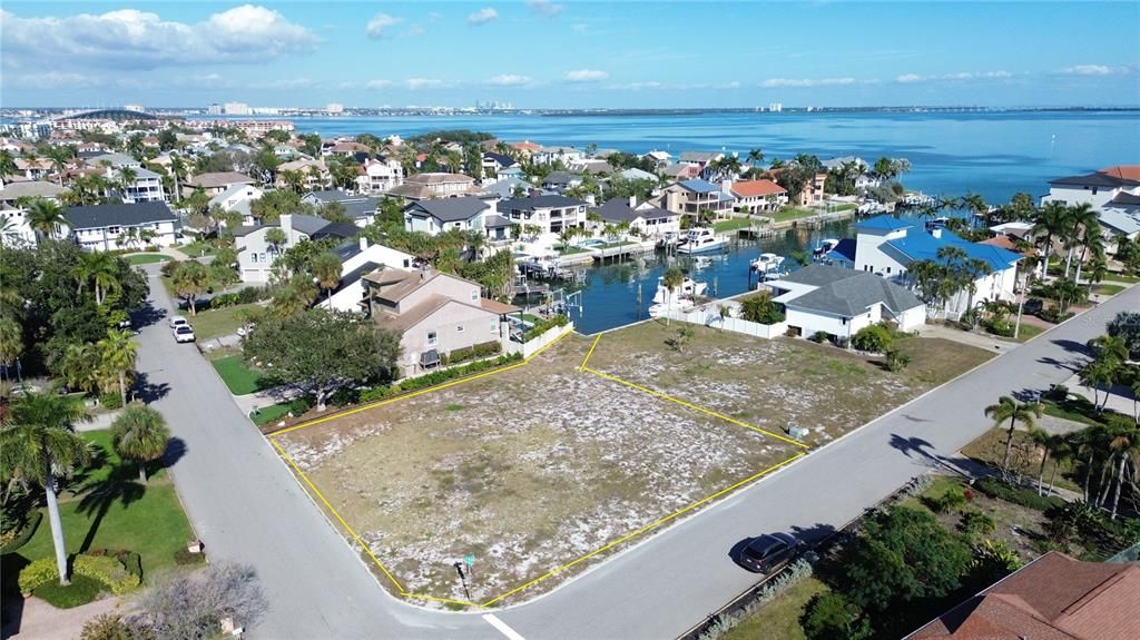 待售: $650,000 (0.30 acres)