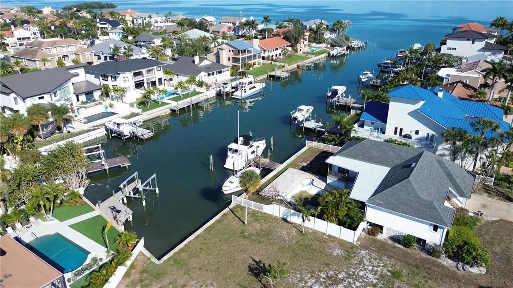 待售: $650,000 (0.30 acres)