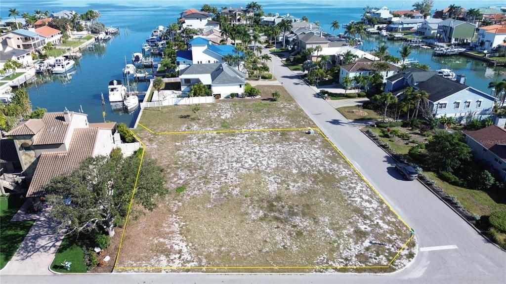 待售: $650,000 (0.30 acres)