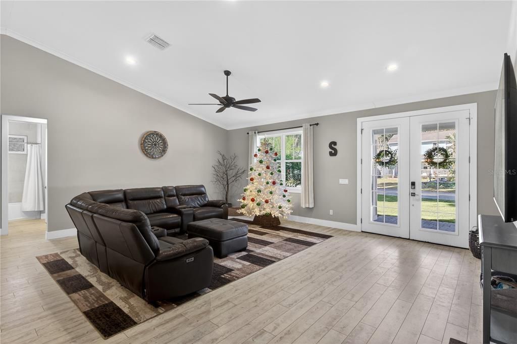 For Sale: $789,000 (3 beds, 3 baths, 2880 Square Feet)