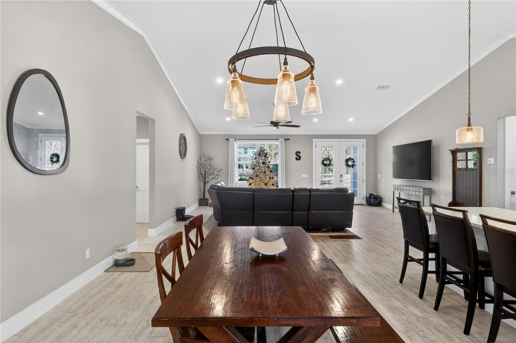 For Sale: $789,000 (3 beds, 3 baths, 2880 Square Feet)