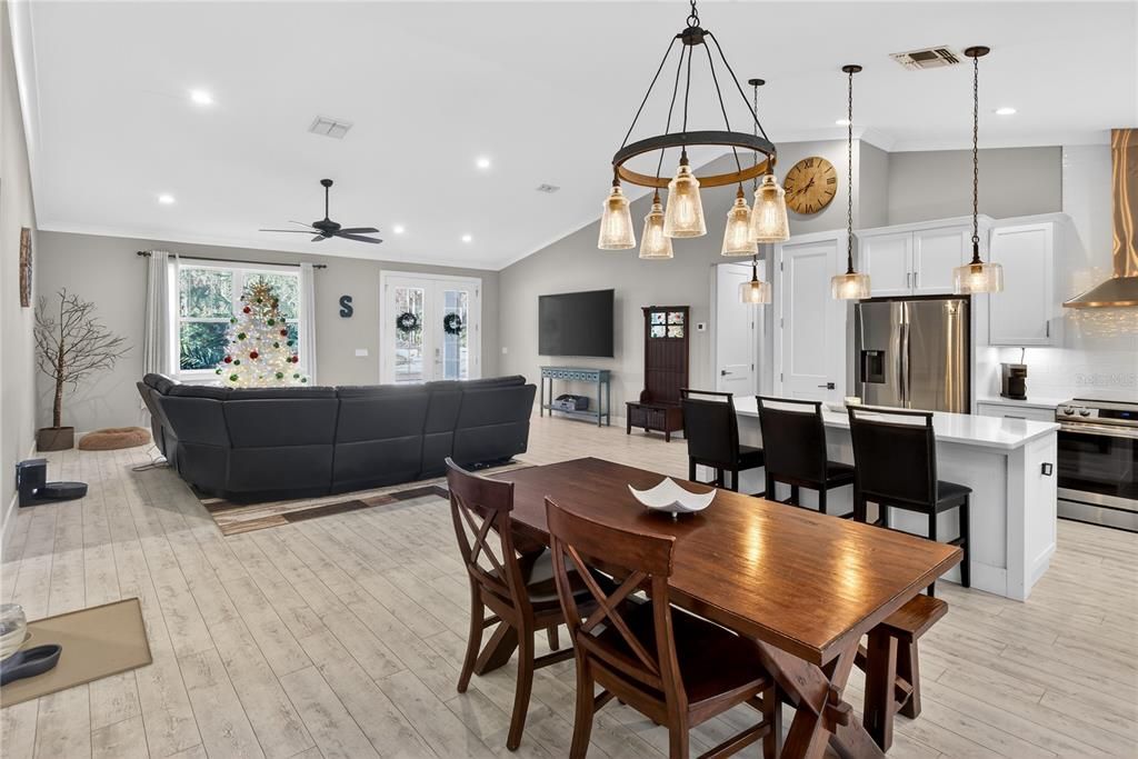 For Sale: $789,000 (3 beds, 3 baths, 2880 Square Feet)