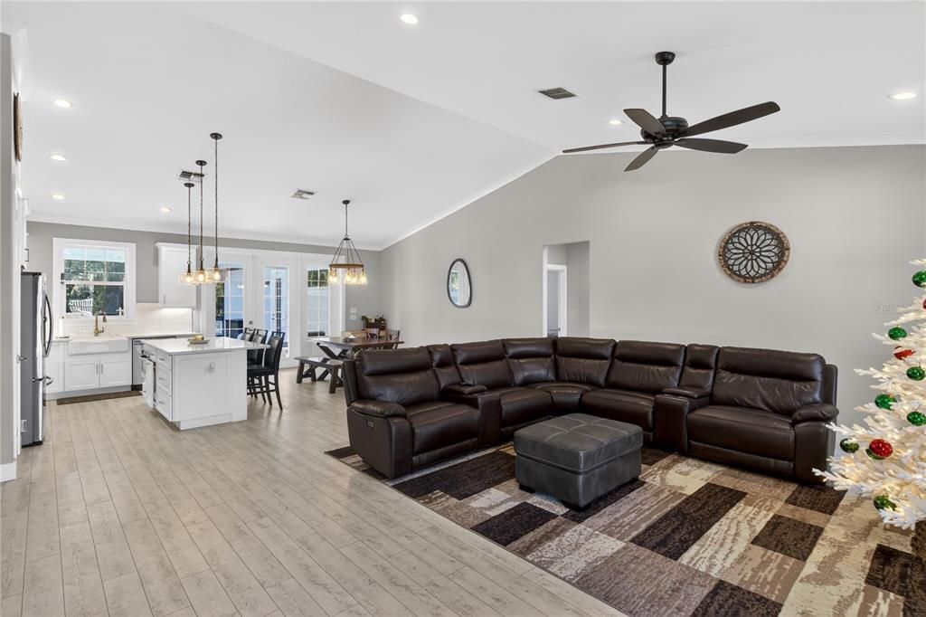 For Sale: $789,000 (3 beds, 3 baths, 2880 Square Feet)