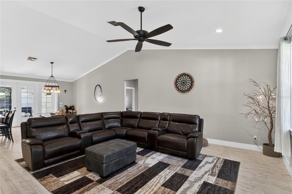 For Sale: $789,000 (3 beds, 3 baths, 2880 Square Feet)